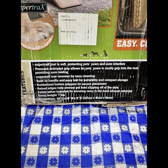 New Bi-Fold Pet Dog Ramp w/ SupertraX by Pet Gear Capacity 200 lbs Travel Lite - Picture 2 of 9